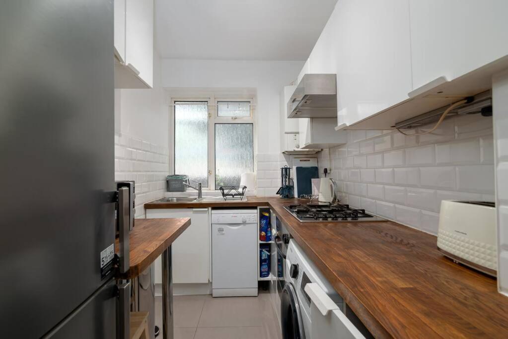 Stylish And Well Equipped Flat In Stockwell Apartment Londra Exterior foto