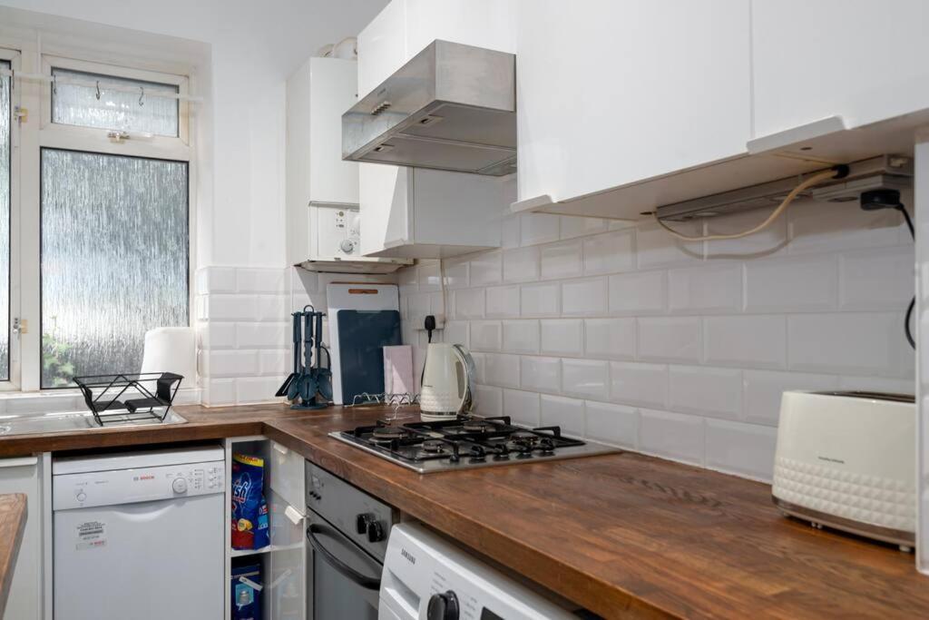 Stylish And Well Equipped Flat In Stockwell Apartment Londra Exterior foto