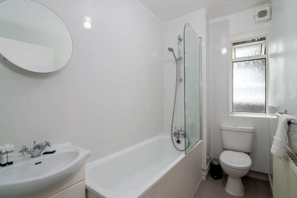 Stylish And Well Equipped Flat In Stockwell Apartment Londra Exterior foto