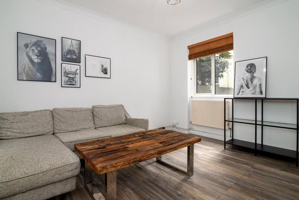 Stylish And Well Equipped Flat In Stockwell Apartment Londra Exterior foto