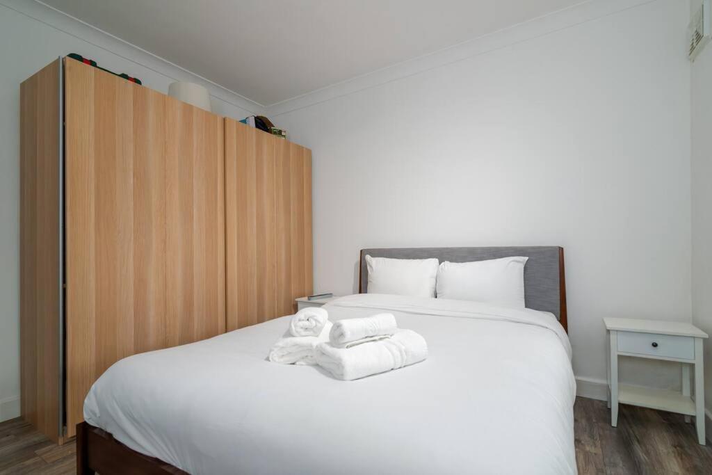 Stylish And Well Equipped Flat In Stockwell Apartment Londra Exterior foto