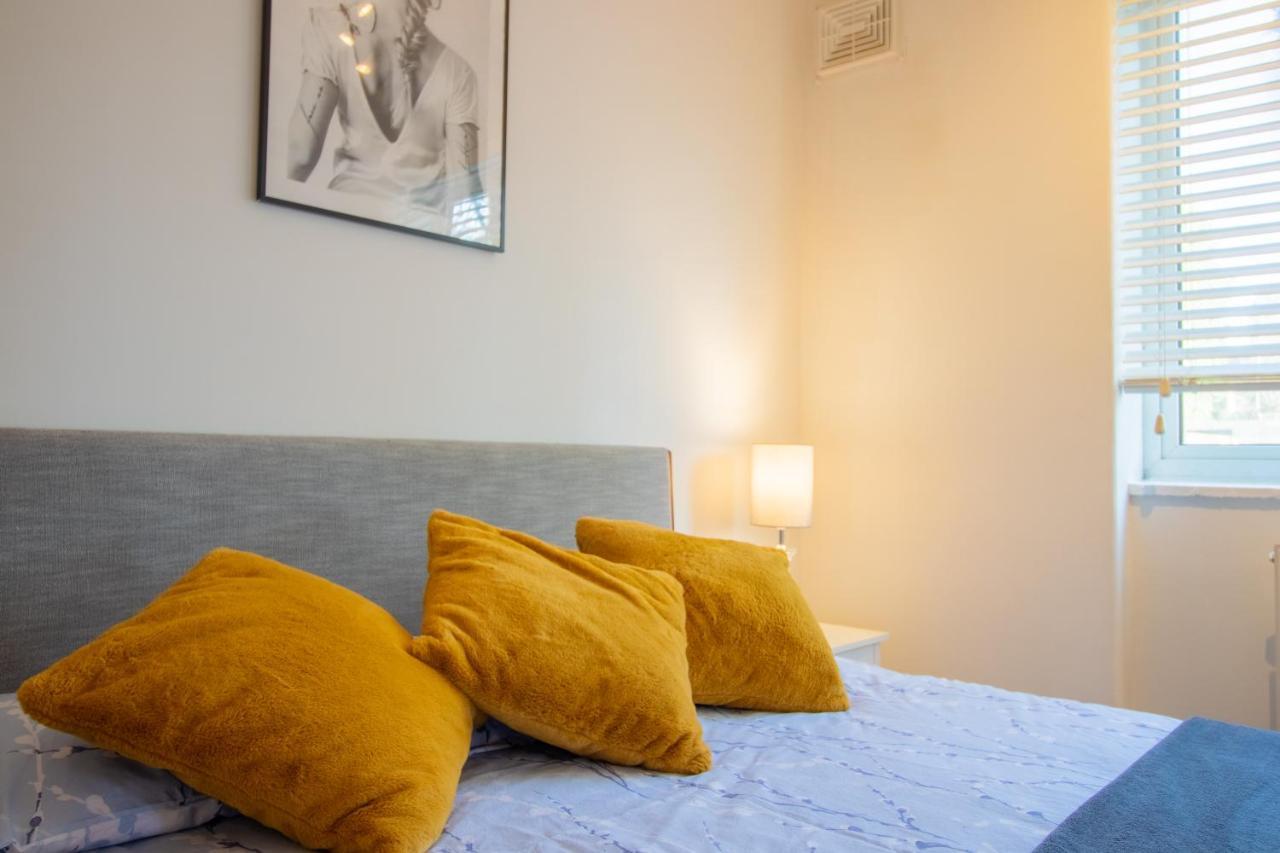 Stylish And Well Equipped Flat In Stockwell Apartment Londra Exterior foto