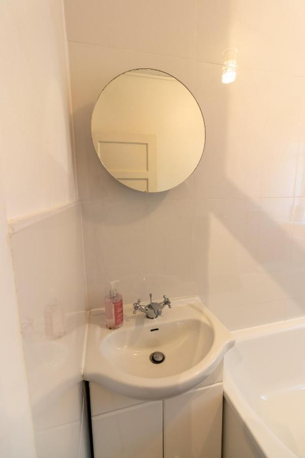 Stylish And Well Equipped Flat In Stockwell Apartment Londra Exterior foto